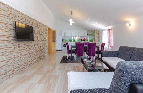Ledenice Casa | Alojamiento de 4 habitaciones en Ledenice