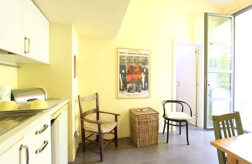 Collevecchio Apartamento | Un apartamento pequeño y confortable dentro de una gran villa de lujo cerca de Rieti