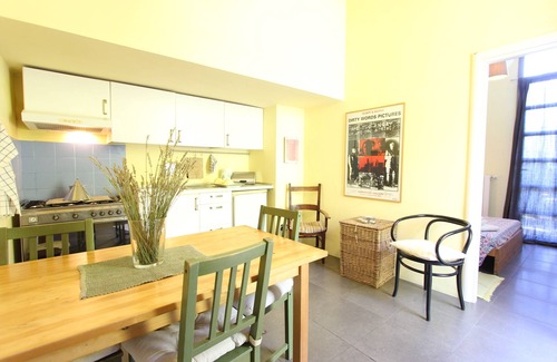 Collevecchio Apartamento | Un apartamento pequeño y confortable dentro de una gran villa de lujo cerca de Rieti