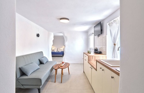 Lefkes Apartamento | A small apartment,with equipped kitchen,newly built in the heart of Lefkes Paros