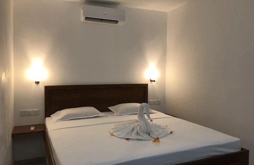 Midigama Cabina | A small cabin near the Midigama beach will all the luxuries you need