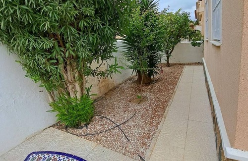 Pilar de la Horadada Casa | A small family home with pool