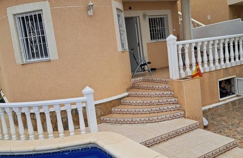 Pilar de la Horadada Casa | A small family home with pool