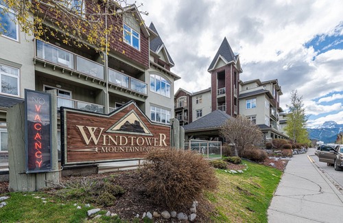 Canmore Condominio | A Small Hotel Room for Mountain Lovers