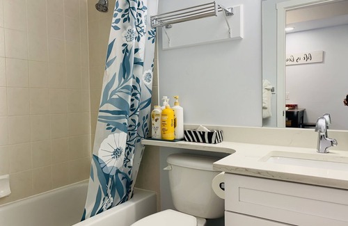 Canmore Condominio | A Small Hotel Room for Mountain Lovers