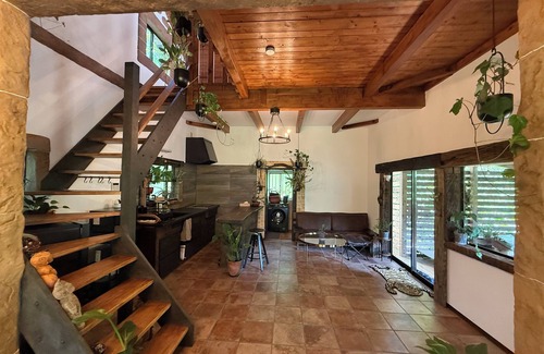 Nakatsugawa Cabina | A small inn with a sauna and a private house for rent in the mountains of a quiet retreat in a town with a samurai road, an inn town of Nakasendo, with the option of barbecuing gibier and bonfires.