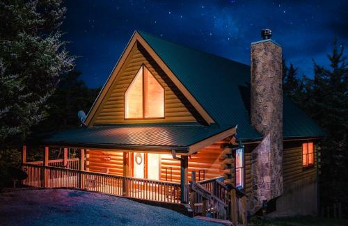 Sevierville Casa | A Smoky Mountain Lake Cabin - Spacious Smoky Mountain Getaway Perfect for Families & Groups