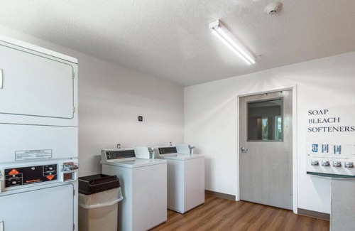 Junction City Casa | A Sophisticated & Stylish Suite! Pets Allowed