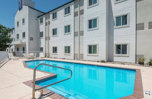 Junction City Casa | A Sophisticated & Stylish Suite! Pets Allowed