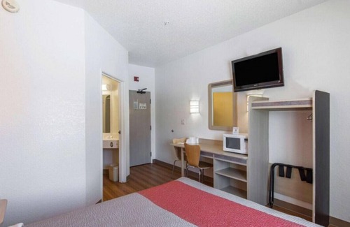Junction City Casa | A Sophisticated & Stylish Suite! Pets Allowed