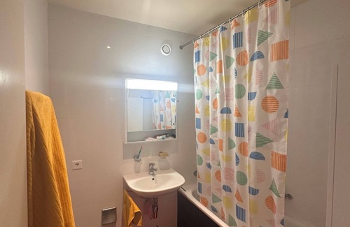 Plainpalais Apartamento | A spacey apartment by the Jonction River