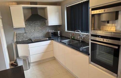 Wigan Apartamento | A spacious 3 bed semi-detached