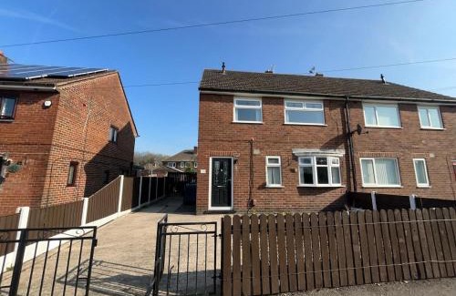 Wigan Apartamento | A spacious 3 bed semi-detached