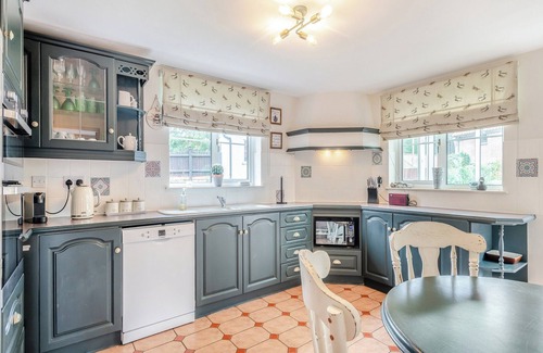 Saxthorpe Cabaña | A spacious, bright property with a large inglenook fireplace and lovely furnishings.