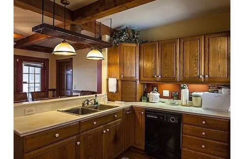 Winter Haven Casa | A spacious gem w/private lake front access, boating, restaurants, bars and more!