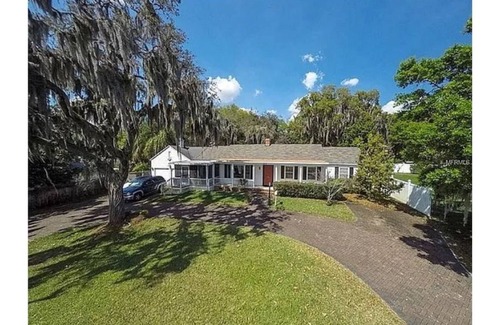 Winter Haven Casa | A spacious gem w/private lake front access, boating, restaurants, bars and more!