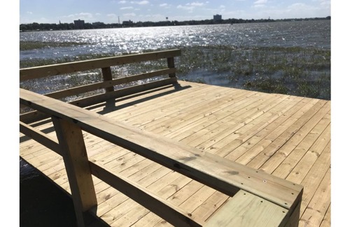 Winter Haven Casa | A spacious gem w/private lake front access, boating, restaurants, bars and more!
