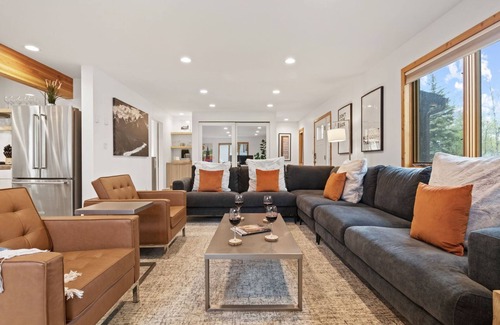 Jackson Casa | A Spacious Home Walking Distance to Town Square w JH Property Management