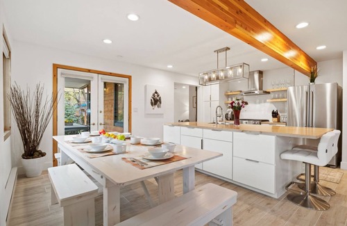 Jackson Casa | A Spacious Home Walking Distance to Town Square w JH Property Management