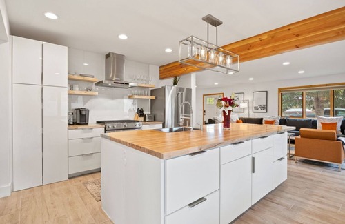 Jackson Casa | A Spacious Home Walking Distance to Town Square w JH Property Management