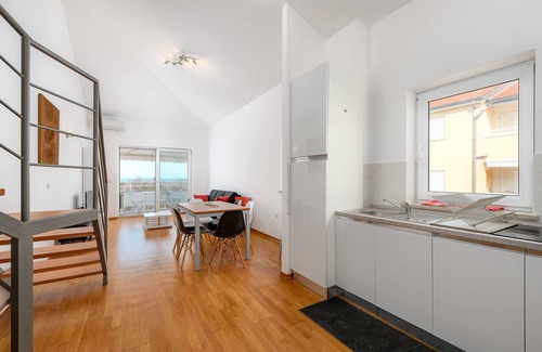 Basanija Apartamento | A spacious three bedroom apartment with sea view