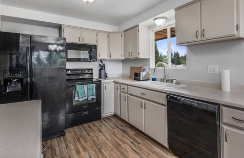 Silver Lake Casa | A specious 2 level 4 Beds 2 Baths home