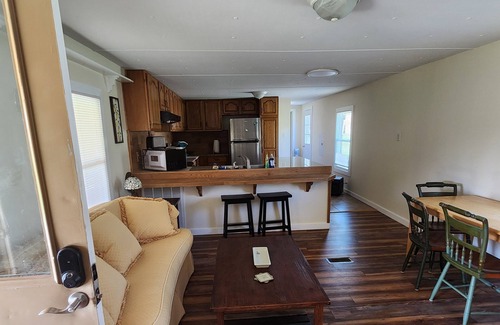 Hendersonville Casa | A Spot in the country with a front porch swing and WiFi