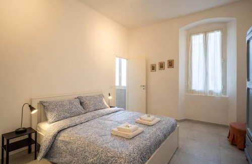 Arma di Taggia Apartamento | A step from the Beach - Roomy Apt with Sea Glimpse