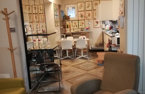 Borgo Po Apartamento | A stone's throw from the center, charming, with garden