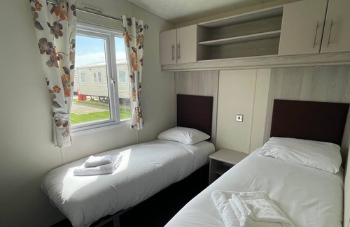Dymchurch Casa | Newbeach getaway - A Stone’s Throw