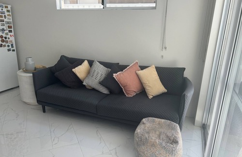 Rockingham Apartamento | A stones throw from the beach - The Sand Castle is your perfect coastal escape