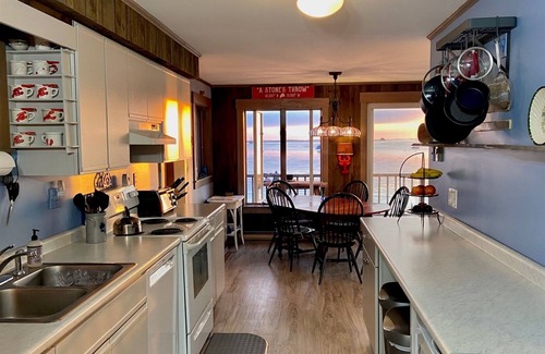Knox County Cabina | A STONES THROW - Town of Owls Head