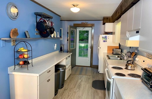 Knox County Cabina | A STONES THROW - Town of Owls Head