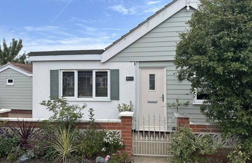Great Yarmouth Cabaña | A stunning 3 bedroom property with sea views and direct access to the beach.