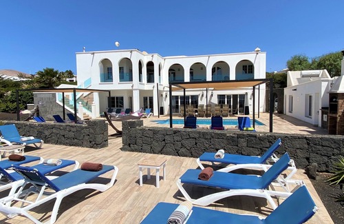 Guime Villa | Una villa impresionante con factor sorpresa, 9 de cama, panorámicas vistas al mar 9 de baño