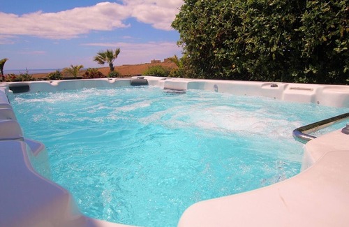Guime Villa | Una villa impresionante con factor sorpresa, 9 de cama, panorámicas vistas al mar 9 de baño