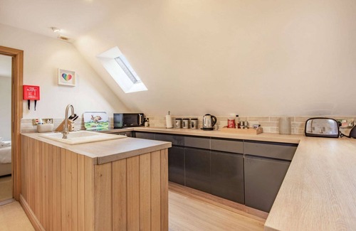 Bourton-on-the-Water Cabaña | A stylish dog friendly holiday cottage in the Cotswolds - Rainbow Barns