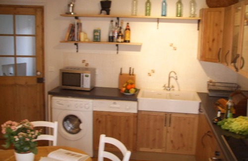 Caramany Casa | Una elegante casa ubicada en un pueblo tranquilo