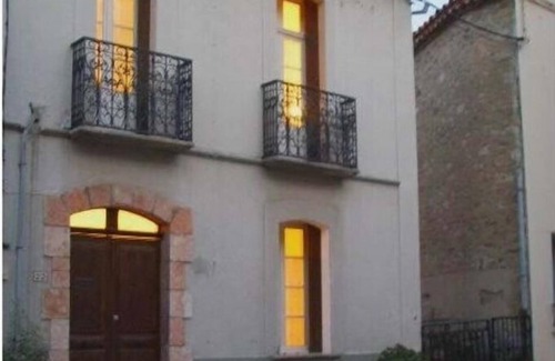 Caramany Casa | Una elegante casa ubicada en un pueblo tranquilo