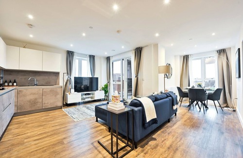 Wall End Apartamento | A Stylish Two Bedroom New Apartment + Parking