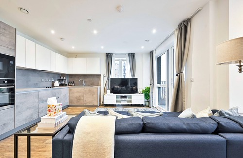 Wall End Apartamento | A Stylish Two Bedroom New Apartment + Parking