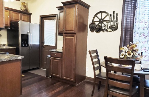 Centerra Casa | A SUITE Wild West HIDEAWAY 2BD/1BTH Amazing Location! WALK 2 Amenities!