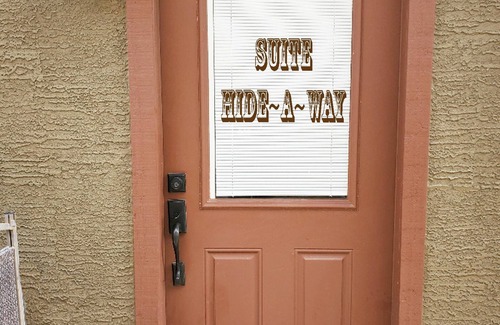 Centerra Casa | A SUITE Wild West HIDEAWAY 2BD/1BTH Amazing Location! WALK 2 Amenities!