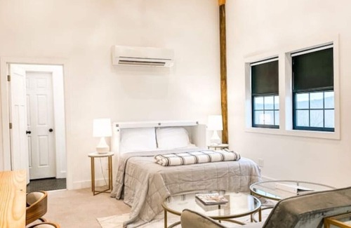 Mount Airy Otro | A Suite with a View and Wine