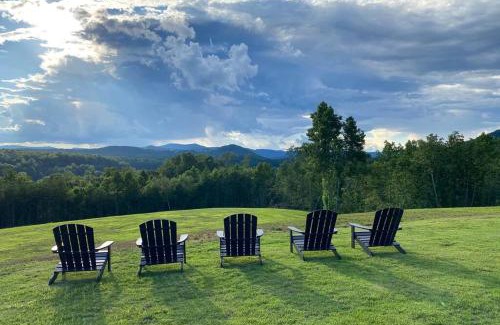 Mount Airy Apartamento | A Suite with a View + Wine
