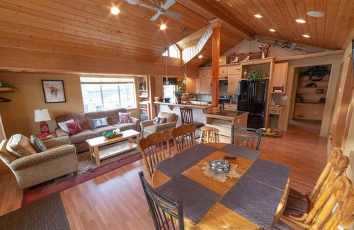 Kellogg Casa | A Sweet cabin at Silver Mountain in Kellogg, Idaho