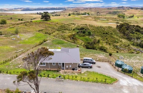 Kaiwaka Casa | A symphony of rural and sea views!