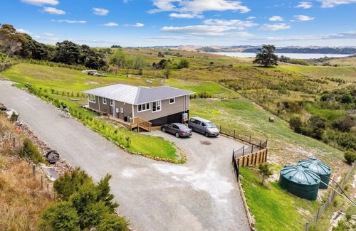 Kaiwaka Casa | A symphony of rural and sea views!