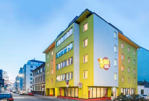 Favoriten Hostal | A&T Hotel & Hostel