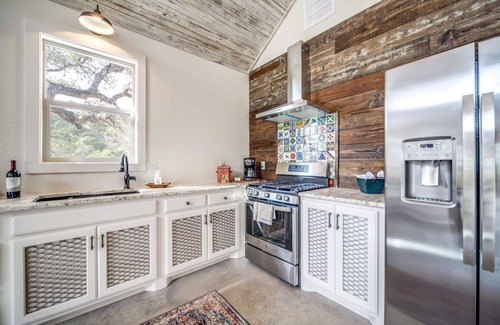 Comfort Casa | A Texas Hill Country getaway with breathtaking views.